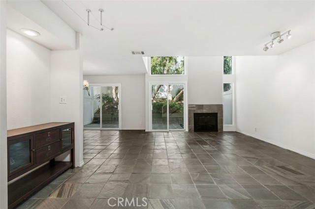 Detail Gallery Image 5 of 33 For 10056 Melinda Way #3,  Northridge,  CA 91325 - 2 Beds | 2/1 Baths