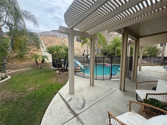 23670 Descanso Drive, Moreno Valley CA: https://media.crmls.org/medias/d6515771-96f9-499b-96ee-0b4544d032f1.jpg