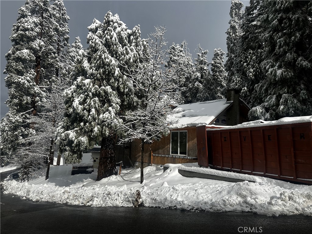 https://media.crmls.org/medias/d651ce1d-c985-426a-a9b2-3cb0243402b7.jpg?preset=X-Large