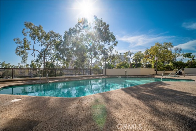 Detail Gallery Image 21 of 22 For 222 Monterey Rd #206,  Glendale,  CA 91206 - 3 Beds | 3 Baths