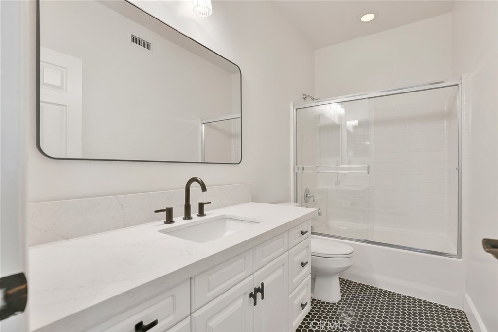 MLS #OC25270276 image #18