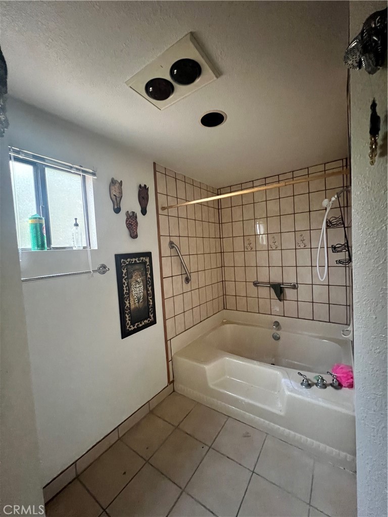 https://media.crmls.org/medias/d65373d0-2619-4986-bc73-11ddf5c155f1.jpg?preset=X-Large