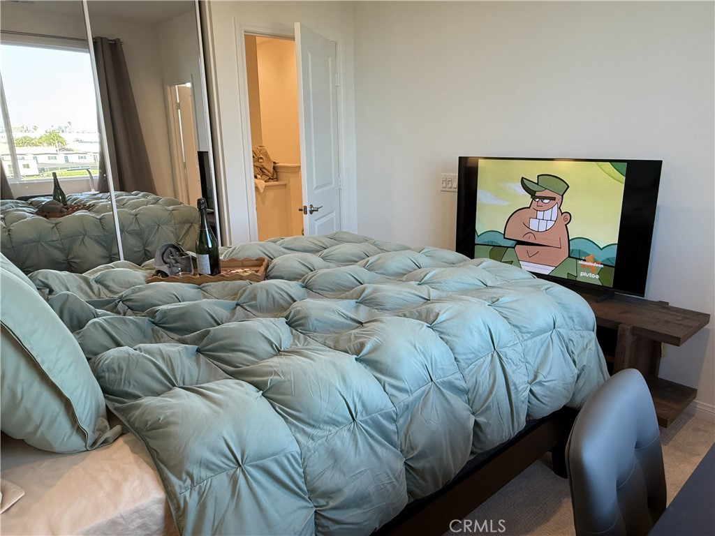 https://media.crmls.org/medias/d6538101-c176-467e-bc94-43e69fc5e670.jpg?preset=X-Large