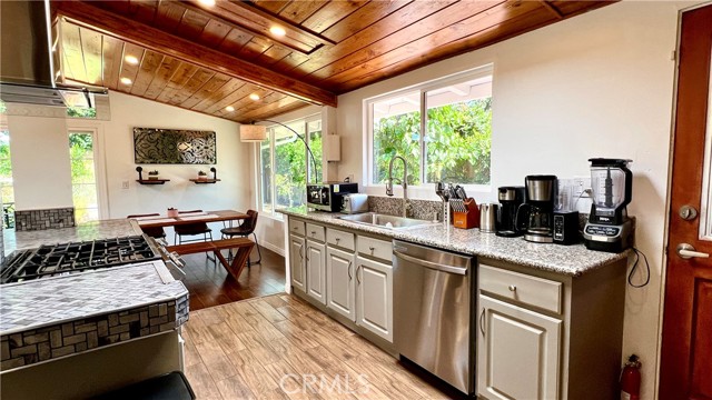 7950 Capistrano Avenue, West Hills CA: https://media.crmls.org/medias/d653af9c-5749-4ff3-9fd7-e6cb196b49b7.jpg