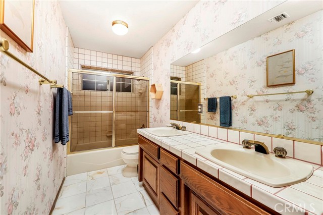 41504 Mission Drive, Palmdale CA: https://media.crmls.org/medias/d65411b3-c936-4429-9164-70271518bf83.jpg