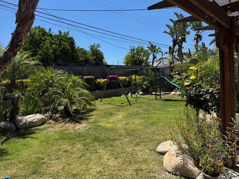 https://media.crmls.org/medias/d6546a56-ab3c-404b-a89e-cd5288ba7f52.jpg?preset=X-Large