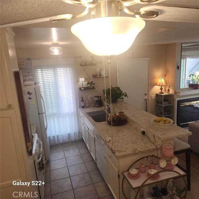 2821 S Fairview Street, Santa Ana CA: https://media.crmls.org/medias/d6549549-6578-4392-8011-21c8d93830b3.jpg