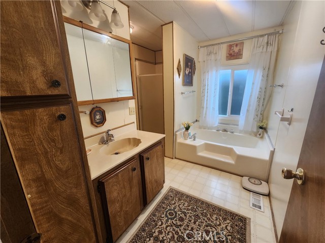 Image 16 of 23 For 10383 Larkin Road 50