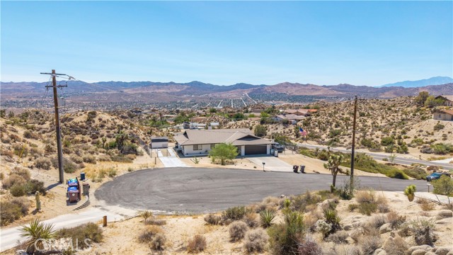 57006 Pinto Court, Yucca Valley CA: https://media.crmls.org/medias/d6552238-cefc-44dc-9bde-d02f362090a5.jpg