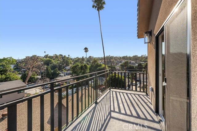 3722 Lomitas Drive, Los Angeles CA: https://media.crmls.org/medias/d6563fbd-5696-46e8-b814-d542fd06d1d0.jpg