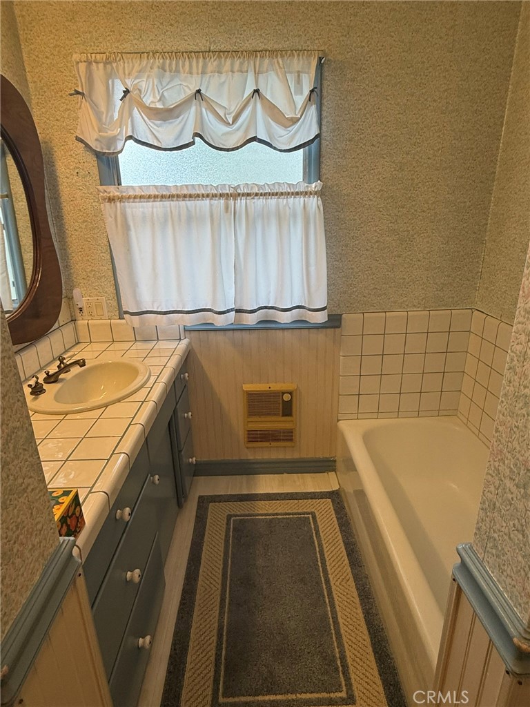 https://media.crmls.org/medias/d656546c-38e4-4fdd-bd66-bbd54ea6784d.jpg?preset=X-Large
