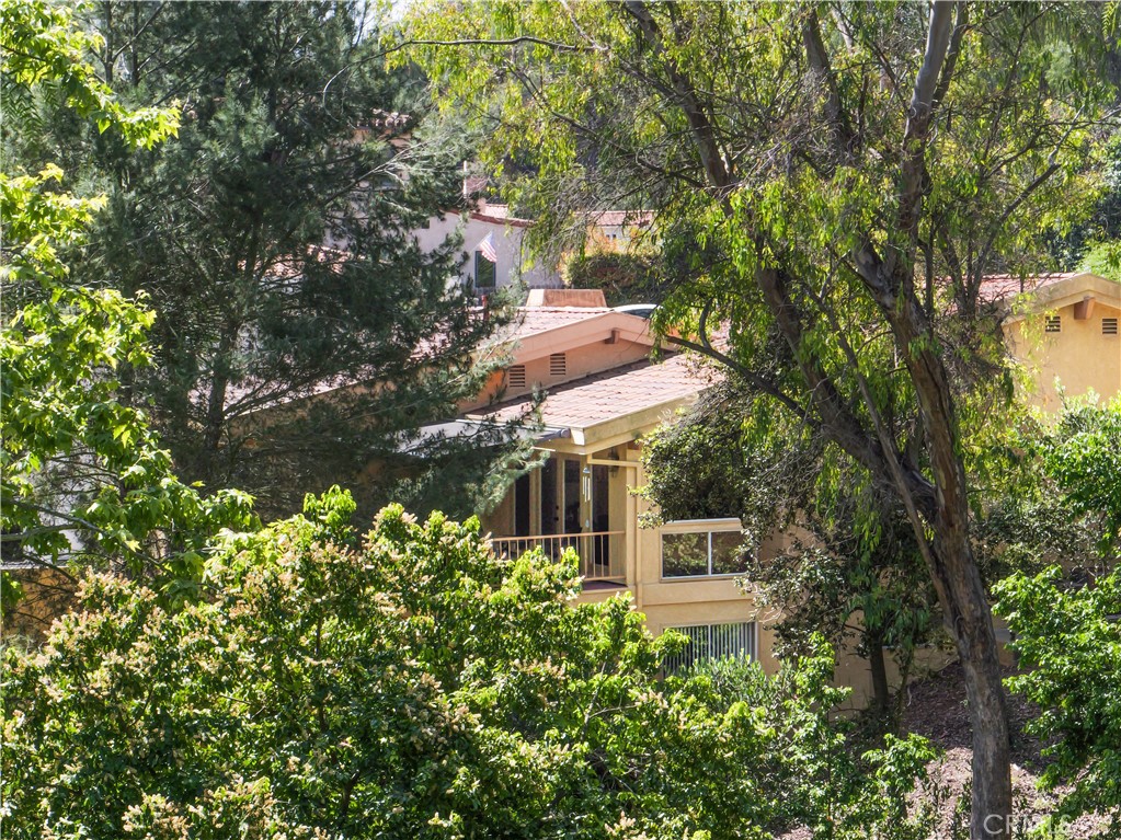 https://media.crmls.org/medias/d6568e9c-2f60-489d-bb9d-b05c87854672.jpg?preset=X-Large