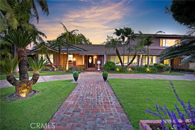 Detail Gallery Image 4 of 51 For 9122 Gainford St, Downey,  CA 90240 - 5 Beds | 4 Baths
