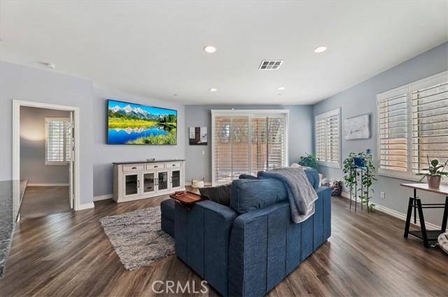 Detail Gallery Image 5 of 53 For 15699 Slowik Ct, Fontana,  CA 92336 - 4 Beds | 3/1 Baths