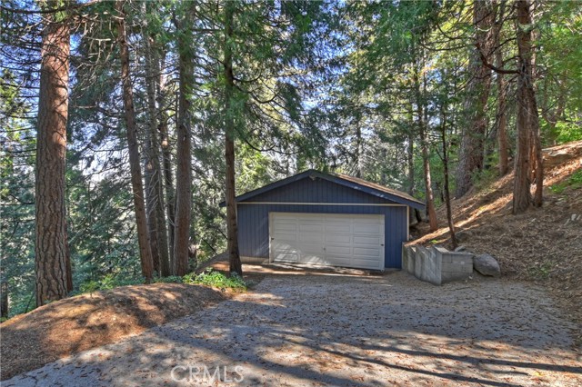 24091 Lakeview Drive, Crestline, California 92325, 3 Bedrooms Bedrooms, ,2 BathroomsBathrooms,Residential,For Sale,24091 Lakeview Drive,CREV23190763