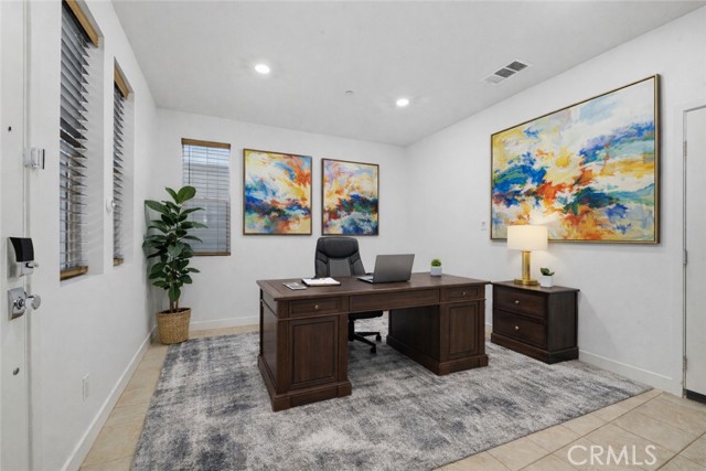 Detail Gallery Image 5 of 45 For 1040 N Anaheim #1,  Anaheim,  CA 92801 - 3 Beds | 2/1 Baths