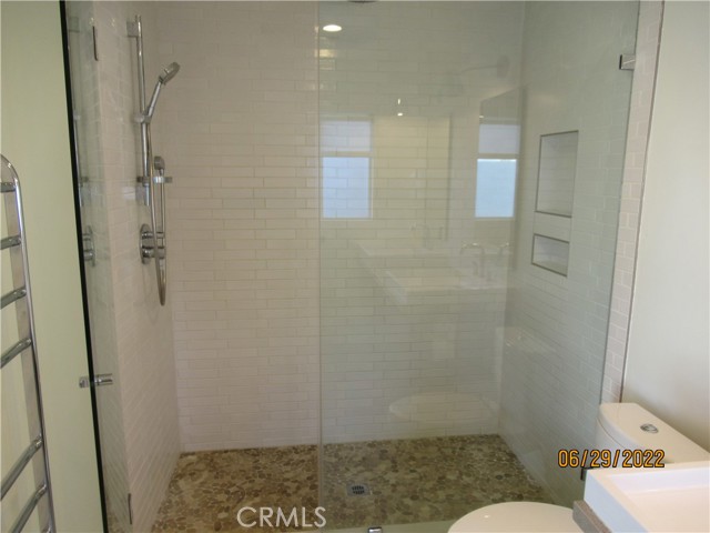 656 Rosecrans Avenue, Manhattan Beach, California 90266, 3 Bedrooms Bedrooms, ,1 BathroomBathrooms,Residential,Sold,Rosecrans,SB22143414