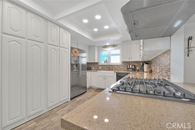 Detail Gallery Image 11 of 67 For 5026 Hersholt, Lakewood,  CA 90712 - 5 Beds | 2 Baths