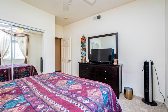 15138 Holiday Drive, Fontana CA: https://media.crmls.org/medias/d65a4ca3-3a29-45c9-8e78-e774fa31d116.jpg
