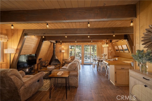 Detail Gallery Image 11 of 38 For 1216 Aspen Dr, Big Bear Lake,  CA 92315 - 3 Beds | 2 Baths