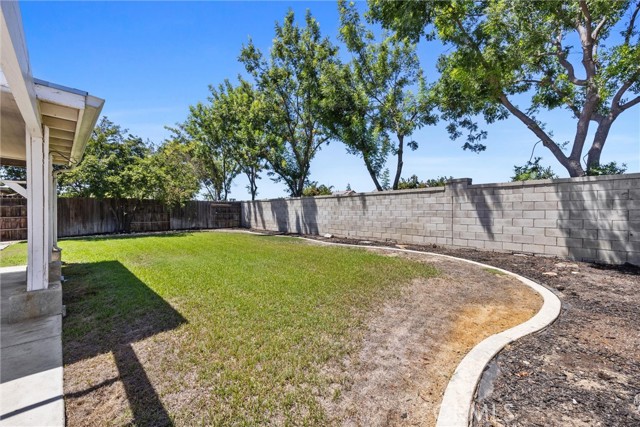 12200 Verdelho Avenue, Bakersfield CA: https://media.crmls.org/medias/d65c9bcb-a242-48e0-a5f1-8dee4b116ae3.jpg