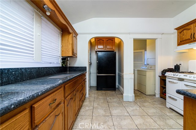 Detail Gallery Image 8 of 15 For 1593 W 47th St, Los Angeles,  CA 90062 - 3 Beds | 1/1 Baths