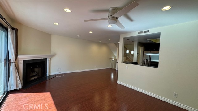 Detail Gallery Image 9 of 24 For 1056 Walnut Grove Ave #G,  Rosemead,  CA 91770 - 3 Beds | 3 Baths