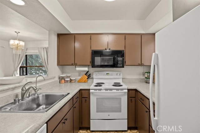 2924 Pennyroyal Dr, Chico CA: https://media.crmls.org/medias/d65d52f7-01ca-4d21-a8fe-ebb406d534e9.jpg