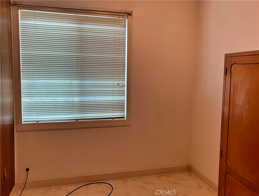 https://media.crmls.org/medias/d65e73a3-d12b-4464-932c-473dbd54005a.jpg?preset=X-Large