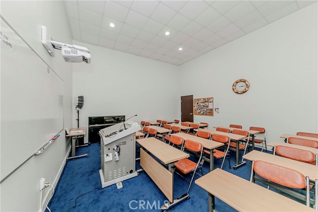 Image 14 of 30 For 702 Holt Avenue