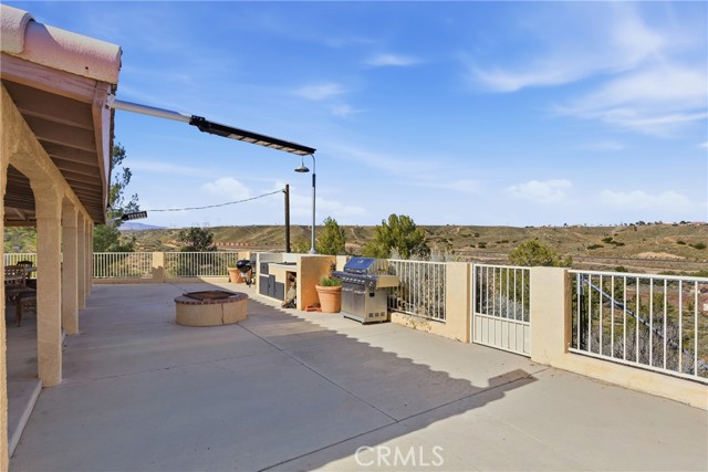 Detail Gallery Image 2 of 26 For 14455 Summit Valley, Hesperia,  CA 92345 - 3 Beds | 2 Baths