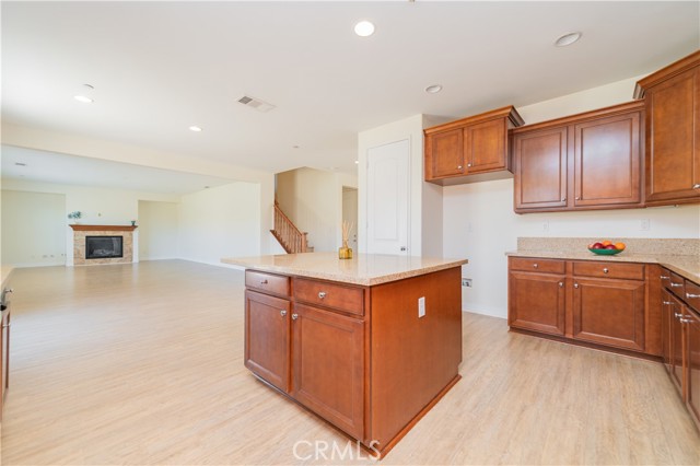 6851 Tourmaline Drive, Eastvale CA: https://media.crmls.org/medias/d65e915f-6712-446c-8b50-a247462e6a05.jpg