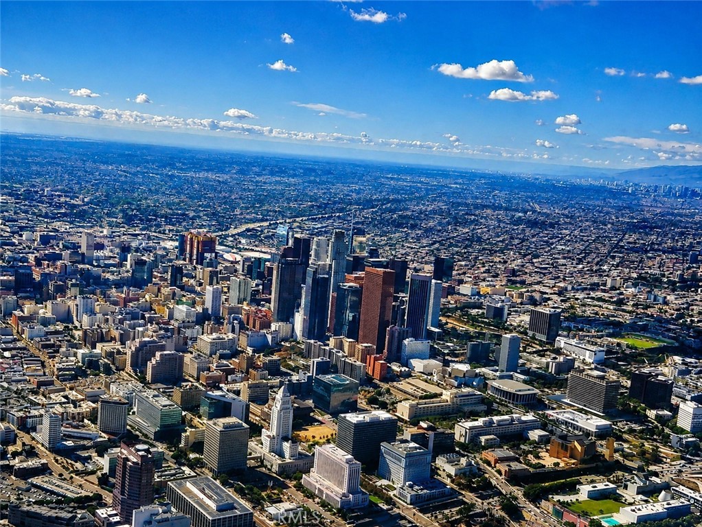https://media.crmls.org/medias/d65f7661-32eb-4193-afd3-9518994d18b1.jpg?preset=X-Large