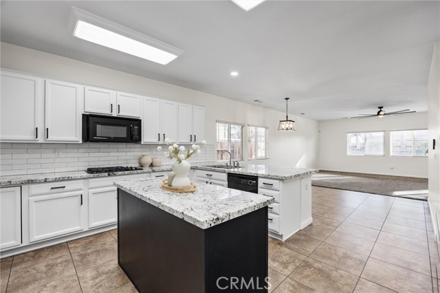 11515 Regarse, Bakersfield CA: https://media.crmls.org/medias/d6600fe2-9b06-4d2e-8b2f-45935bba41e9.jpg