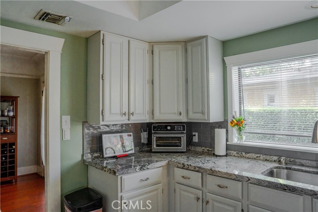 7319 Owensmouth Avenue, Canoga Park CA: https://media.crmls.org/medias/d66054af-3ec7-45ed-b153-3b64b8fbe5a4.jpg