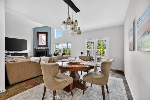 Detail Gallery Image 11 of 32 For 23039 Park Privado, Calabasas,  CA 91302 - 3 Beds | 3 Baths