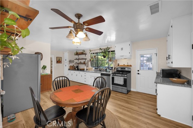 Detail Gallery Image 10 of 22 For 2890 Daisy Ave, Long Beach,  CA 90806 - 3 Beds | 2 Baths