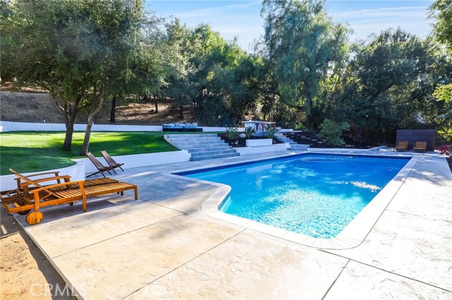 9425 Gierson Avenue, Chatsworth CA: https://media.crmls.org/medias/d660fbad-5cab-4d5e-b02e-957da74553ba.jpg