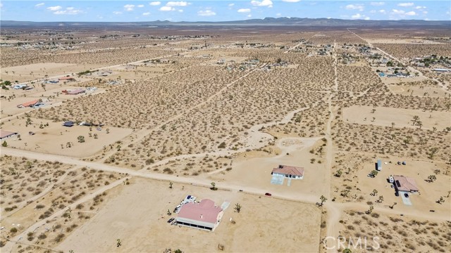 6374 Cayucos Drive, Phelan CA: https://media.crmls.org/medias/d6622b96-febd-4ae5-98d8-97d8518dfef2.jpg