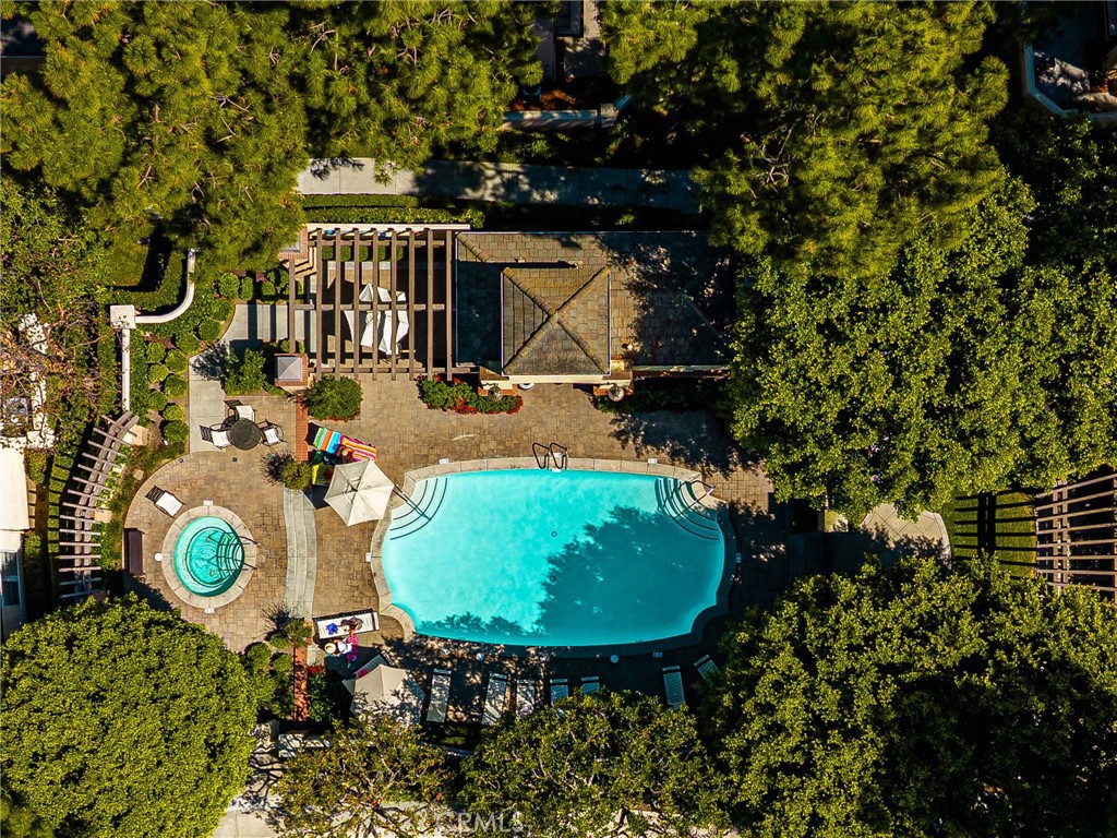 https://media.crmls.org/medias/d6633d96-5a79-4785-a4bf-ce9fce180b70.jpg?preset=X-Large