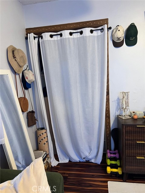 9312 Garden View Avenue, South Gate CA: https://media.crmls.org/medias/d6634cb3-d8e4-48ab-ba56-ee2d1068eeda.jpg
