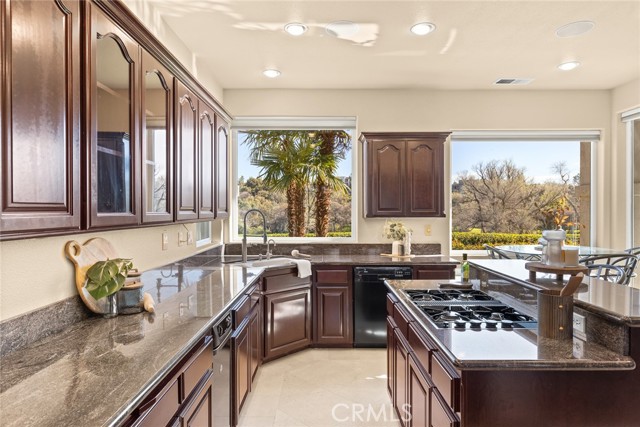 Detail Gallery Image 11 of 47 For 3191 via Casita, Chico,  CA 95928 - 3 Beds | 3 Baths