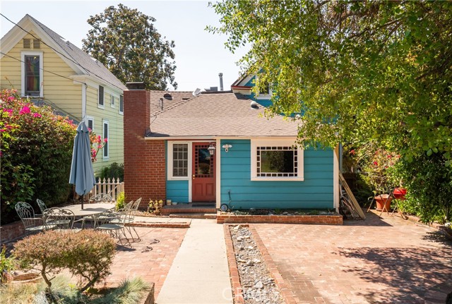 211 E Virginia Avenue, Glendora CA: https://media.crmls.org/medias/d665af81-1cf2-4df6-ba05-014e6f557a0a.jpg