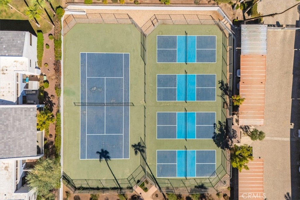 https://media.crmls.org/medias/d6665d19-62ec-4c3a-a33f-dbe9406c8dd3.jpg?preset=X-Large