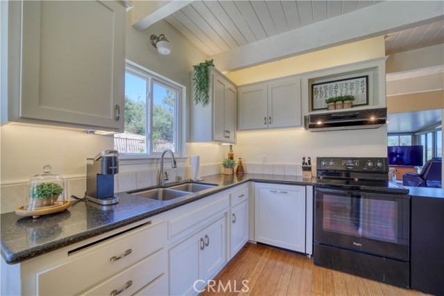 Detail Gallery Image 12 of 62 For 4450 Prefumo Canyon, San Luis Obispo,  CA 93405 - 3 Beds | 4/1 Baths