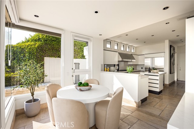 1535 Dolphin Terrace, Corona del Mar CA: https://media.crmls.org/medias/d666d909-37de-484f-8564-ec6d2e07f58c.jpg