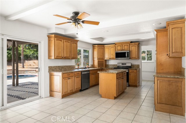 Detail Gallery Image 14 of 73 For 16481 Valle Vista Way, Riverside,  CA 92506 - 5 Beds | 3 Baths