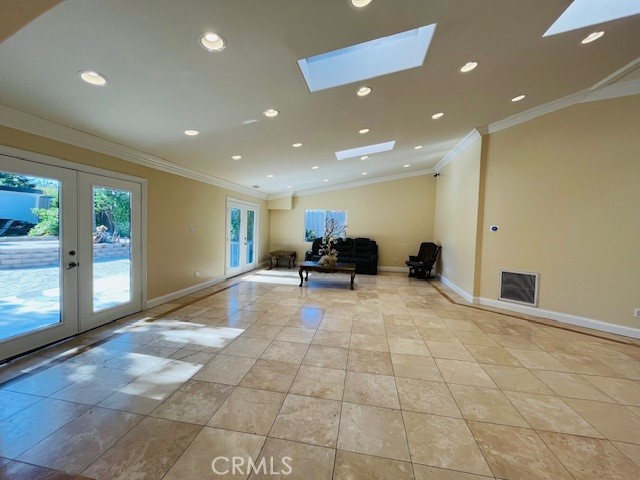 Detail Gallery Image 5 of 48 For 6201 Corbin Ave, Tarzana,  CA 91356 - 5 Beds | 4 Baths