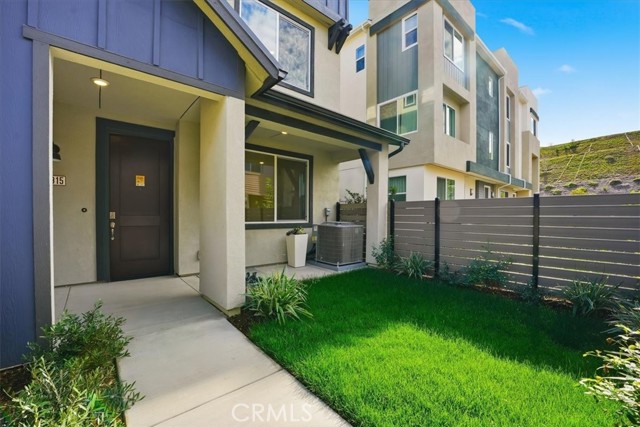 Detail Gallery Image 2 of 50 For 27315 Bear Creek Ln, Valencia,  CA 91381 - 4 Beds | 3/1 Baths