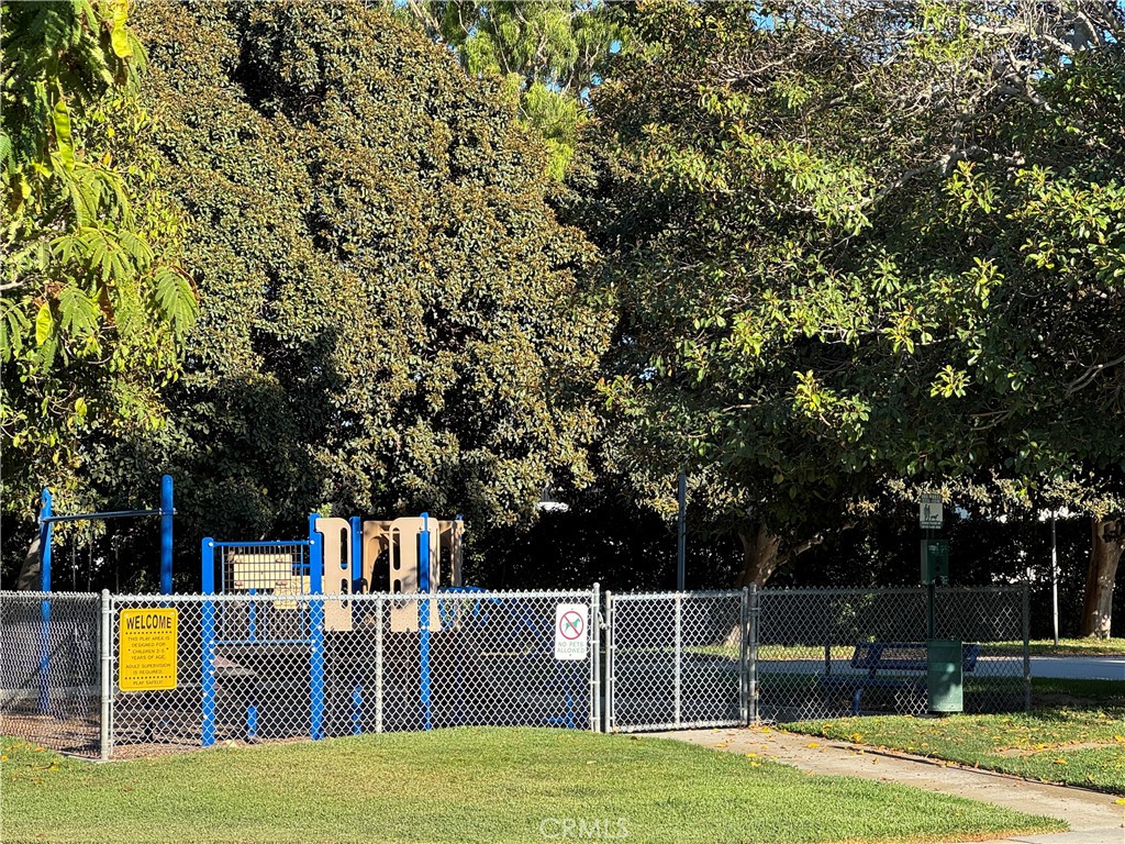https://media.crmls.org/medias/d66898c4-6b2b-4c76-ac33-95e9a178f099.jpg?preset=X-Large